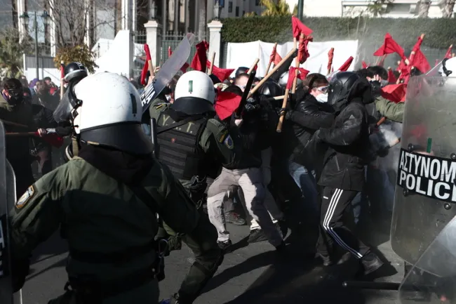 Ένταση στο πανεκπαιδευτικό συλλαλητήριο στο κέντρο της Αθήνας