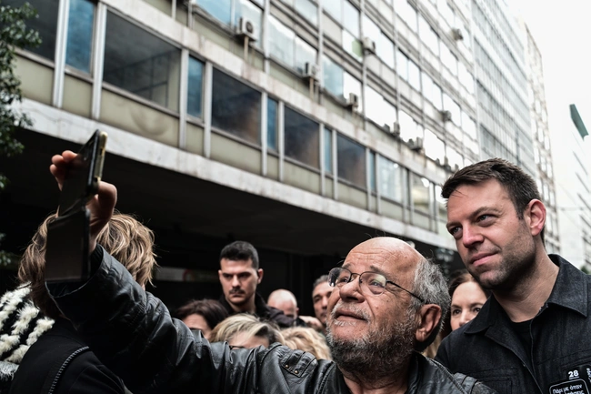 Ο Στέφανος Κασσελάκης σε συγκέντρωση για τον ένα χρόνο Τέμπη