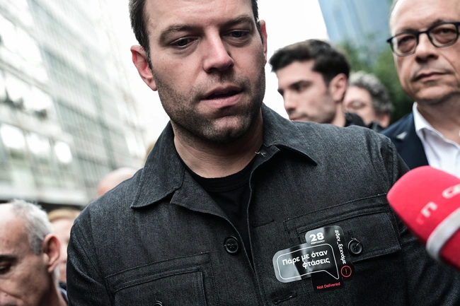 Ο Στέφανος Κασσελάκης σε συγκέντρωση για τον ένα χρόνο Τέμπη