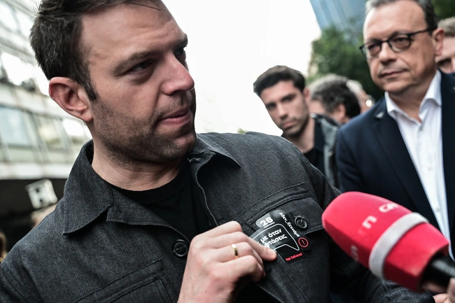 Ο Στέφανος Κασσελάκης σε συγκέντρωση για τον ένα χρόνο Τέμπη