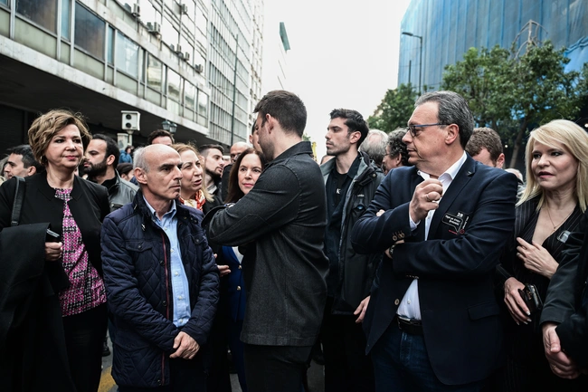 Ο Στέφανος Κασσελάκης σε συγκέντρωση για τον ένα χρόνο Τέμπη