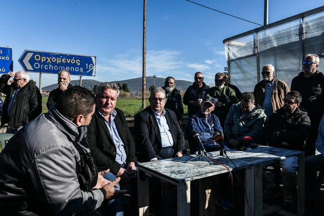 Στα μπλόκα των αγροτών ο Δημήτρης Κουτσούμπας