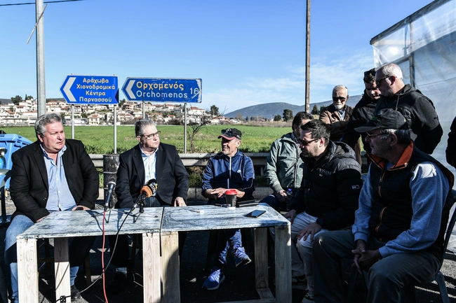 Στα μπλόκα των αγροτών ο Δημήτρης Κουτσούμπας