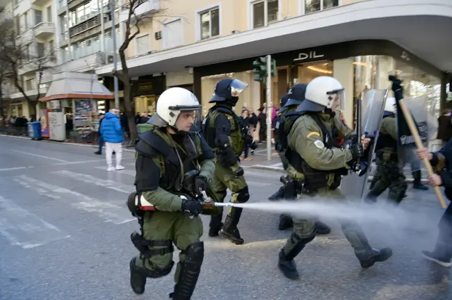 Επεισόδια στο συλλαλητήριο κατά των ιδιωτικών Πανεπιστημίων στη Θεσσαλονίκη