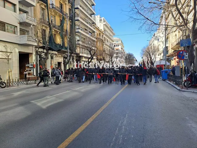 Ένταση στην πορεία κατά των ιδιωτικών Πανεπιστημίων στη Θεσσαλονίκη