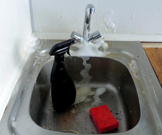 Χλωρίνη στον νεροχύτη