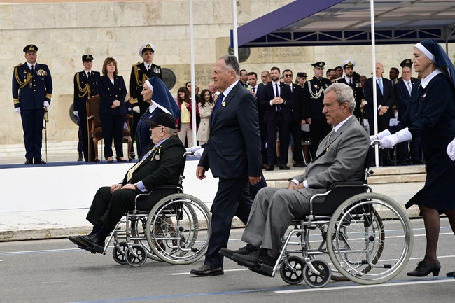 stratiotiki-parelasi-12