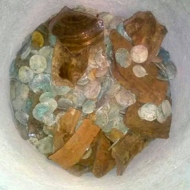 Ανακαλύφθηκαν σπάνια νομίσματα κατά την ανακαίνιση κουζίνας
