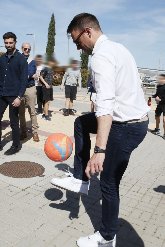 Ο Στέφανος Κασσελάκης στο Κλειστό Γυμναστήριο Παλαιού Φαλήρου Σοφία Μπεφόν