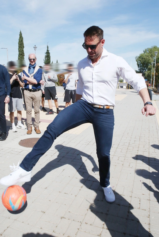 Ο Στέφανος Κασσελάκης στο Κλειστό Γυμναστήριο Παλαιού Φαλήρου Σοφία Μπεφόν