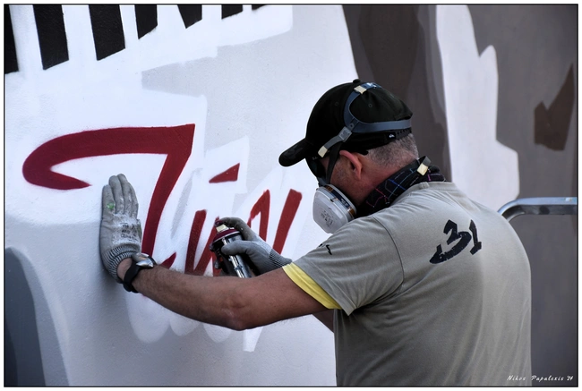 Γκράφιτι σε κτίριο στο Μεσολόγγι