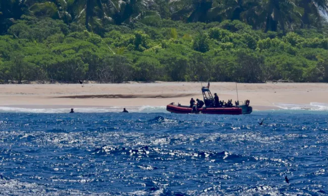 Επιχείρηση διάσωσης αποκλεισμένων οδηγών σε νησάκι του Ειρηνικού