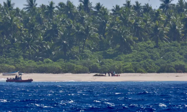 Επιχείρηση διάσωσης αποκλεισμένων οδηγών σε νησάκι του Ειρηνικού