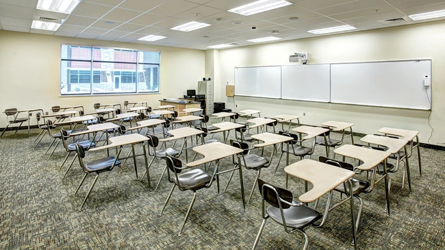 Άδεια σχολική τάξη