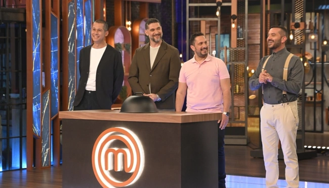 Ο σεφ Παναγιώτης Γιακαλής με τους κριτές του MasterChef