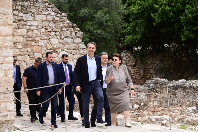 Επίσκεψη Μητσοτάκη στη Μονή Δαφνίου