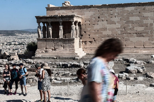 Τουρίστες στην Ακρόπολη