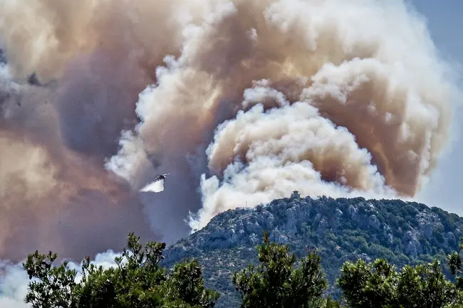 Φωτιά στην Πάρνηθα