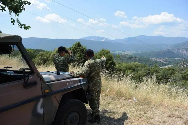 Περιπολία στρατού για φωτιά