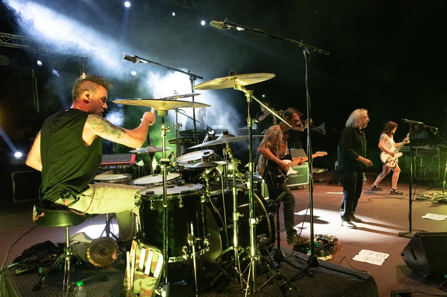 Αγγελάκας και 100