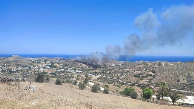 Φωτιά στη Σύρο