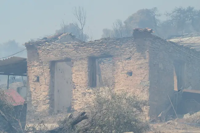 fotia-atiiki-spitia-5