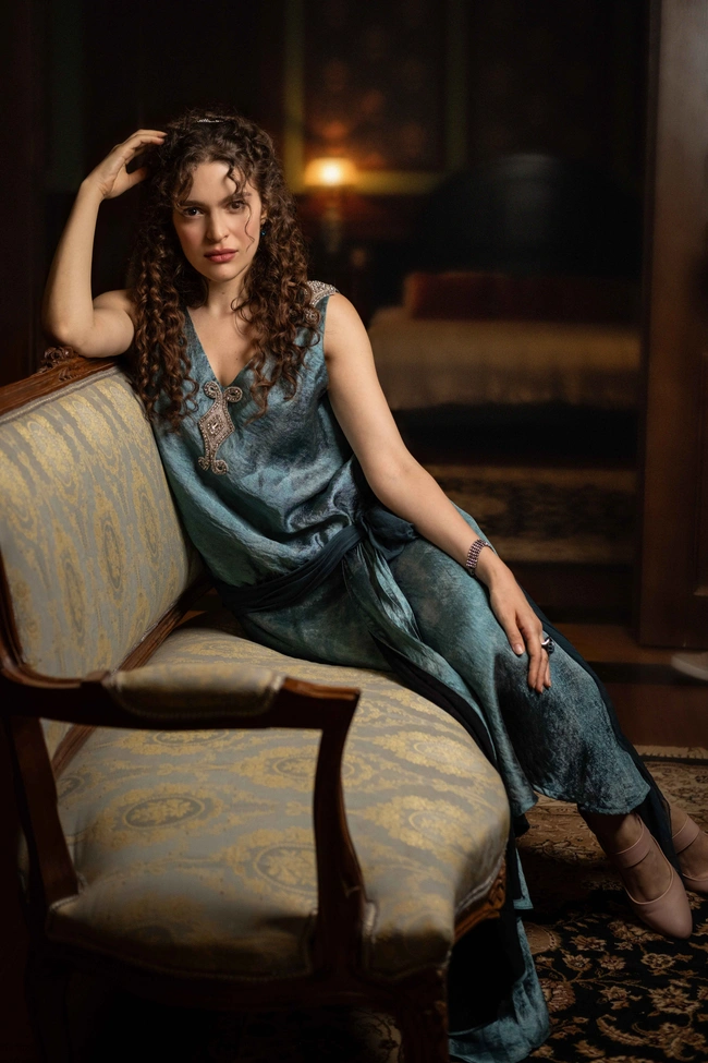 Η Καλλιόπη Χάσκα ως Κυβέλη Γαζή στη σειρά Grand Hotel στον ΑΝΤ1