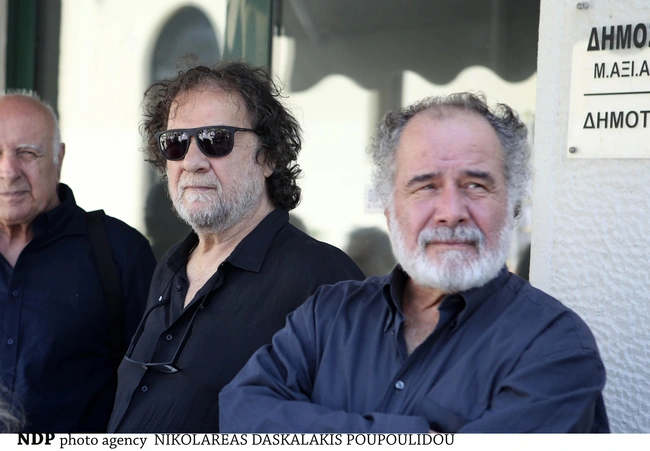 Μάρκος Τάγαρης-Θοδωρής Κατσαφάδος στην κηδεια του Δανη Κατρανιδη