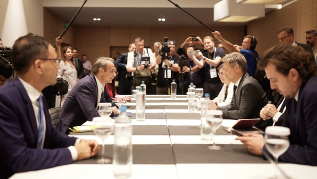 Ο Κυριάκος Μητσοτάκης είχε διμερή συνάντηση με τον Αντικαγκελάριο της Γερμανίας