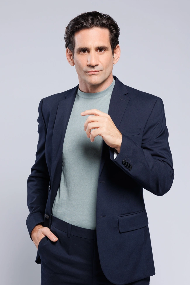 Ο Οδυσσέας Παπασπηλιόπουλος ως Αλέξης Κομνηνός στη σειρά «Ο Τιμωρός»