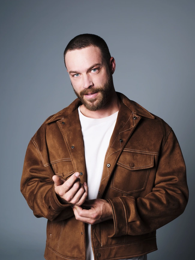 Ο Στέφανος Μιχαήλ ως Μιχάλης Χατζής στη σειρά «Η Γη της Ελιάς»