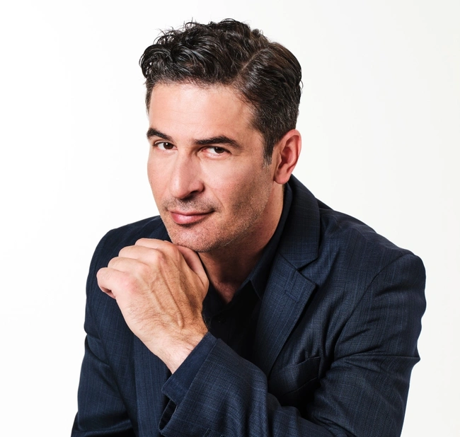 Ταμπού: Νικόλας Μακρής