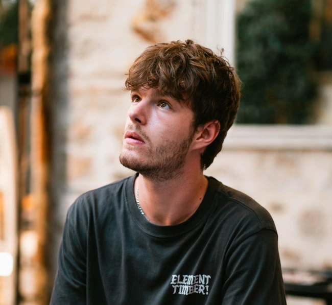 Ταμπού: Νίκος Μανωλάς