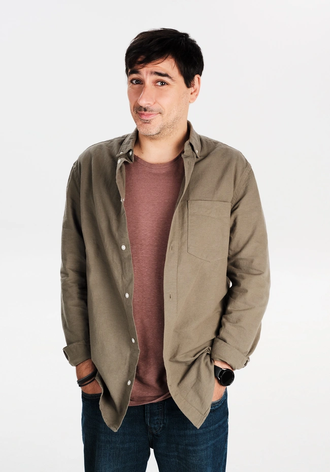 Ο Βασίλης Μαυρογεωργίου ως Μιχάλης Πολίτης στη σειρά «Έχω Παιδιά» στο Mega