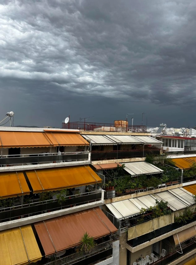 Βρέχει τώρα στην Αθήνα