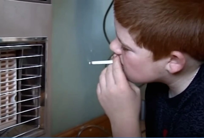 Ντοκιμαντέρ Child Chain Smoker