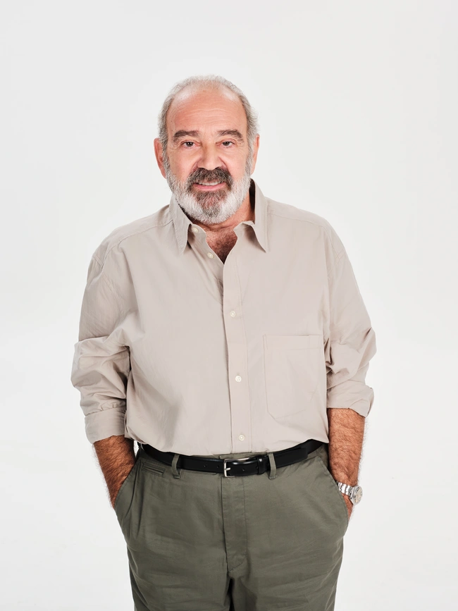 Ο Ερρίκος Λίτσης ως Στέλιος Πολίτης στη σειρά «Έχω Παιδιά» στο Mega