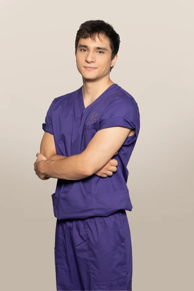 Ο Αλέξανδρος Τωμαδάκης στη σειρά VΙΠ - Καλά Γεράματα στον ΑΝΤ1