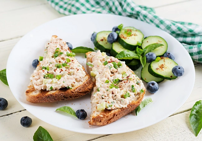 τοστ με τόνο 