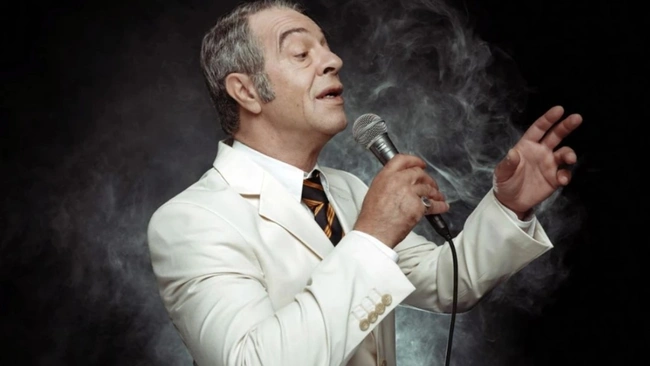 Γιάννης Τσορτέκης ως Στράτος Διονυσίου