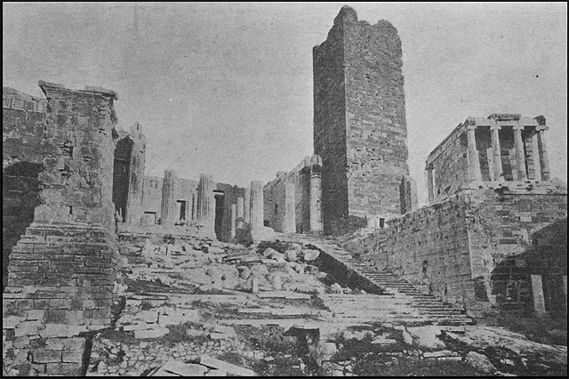 Ο Φραγκικός Πύργος στην Ακρόπολη