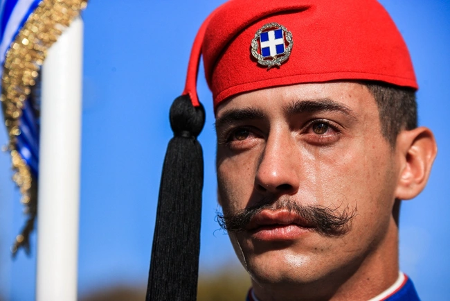 Ο εύζωνας που δάκρυσε στην τελευταία του σκοπιά