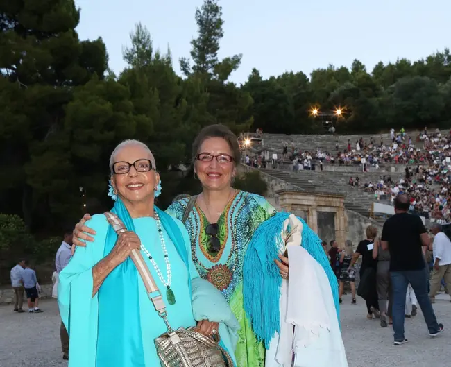 Νόνικα Γαληνέα (αριστερά)