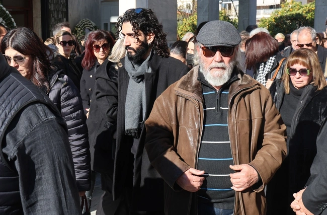 Κηδεία Δημήτρη Ήμελλου - Ο γιος του Φοίβος