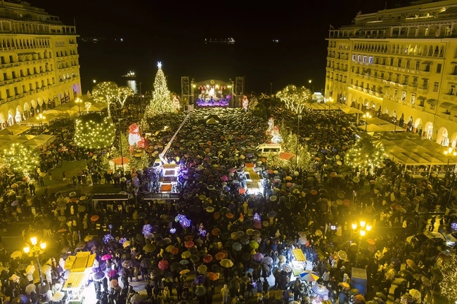 Φωταγώγηση δέντρου στη Θεσσαλονίκη