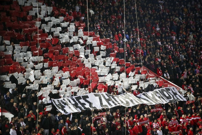 Κορεό Ολυμπιακού για τα Τέμπη