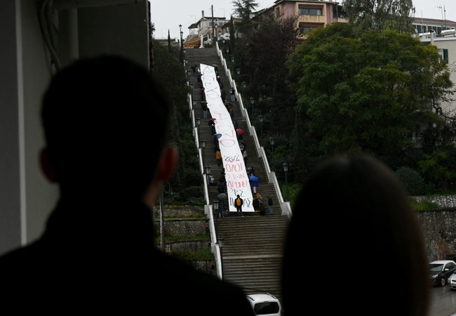 Πανό για τα Τέμπη στην Πάτρα