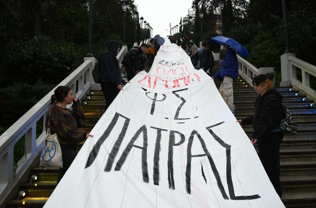 Πανό για τα Τέμπη στην Πάτρα