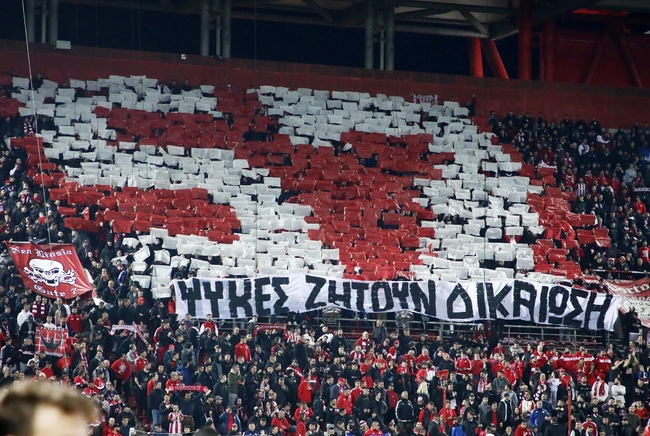 Κορεό Ολυμπιακού για τα Τέμπη