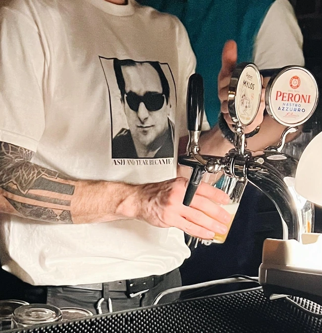 Μπυράκι στη Θεσσαλονίκη με την αύρα του Καρρά